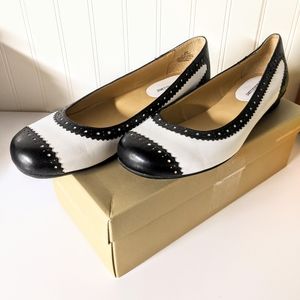 Spectator flats by Naturalizer size 9